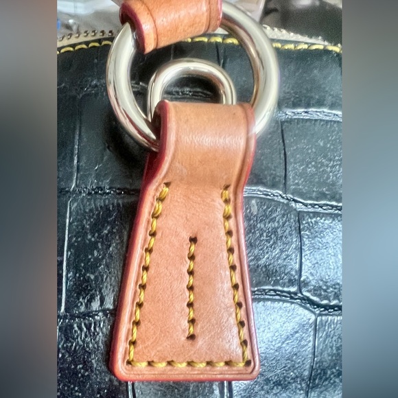 Dooney & Bourke Oakdale Zip Zip Black Satchel (gently loved ❤️🩹) - Picture 4 of 8